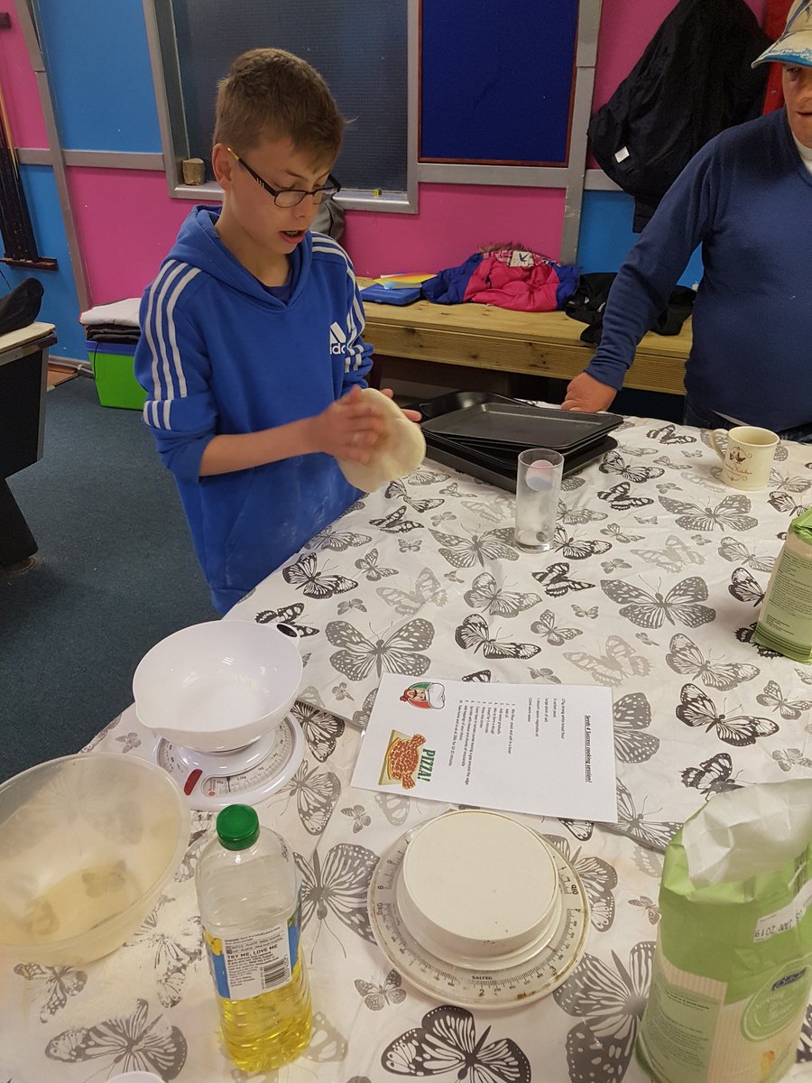 Seeds_4_Success's tweet photo. These guys making homemade pizzas from scratch in tonight's bridging project.
#s4s #seeds #seeds4success #youthwork #mere #wiltshire #bridgingproject #pizza #homemade #homemadepizza #twitterpizza #pizzaoftwitter #healthyliving #healthyeating https://t.co/4gIV9cbNCh