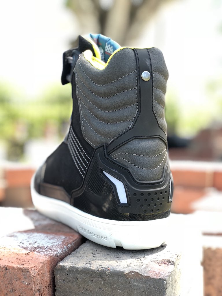 2wheeladv's tweet photo. If Converse and BMW had a baby this would be the new “Chuck Taylor”.
•
BMW’s new waterproof and breathable “Sneaker Dry”.
•
•
#bmwmotorrad #bmwmotorradusa #chucktaylor #converse #xladv #2wheeladv #shoes #sneakers #newkicks #bmwmotorcycle #motorcyclegear @BMWMotorradUSA https://t.co/JdoDiQyeNZ