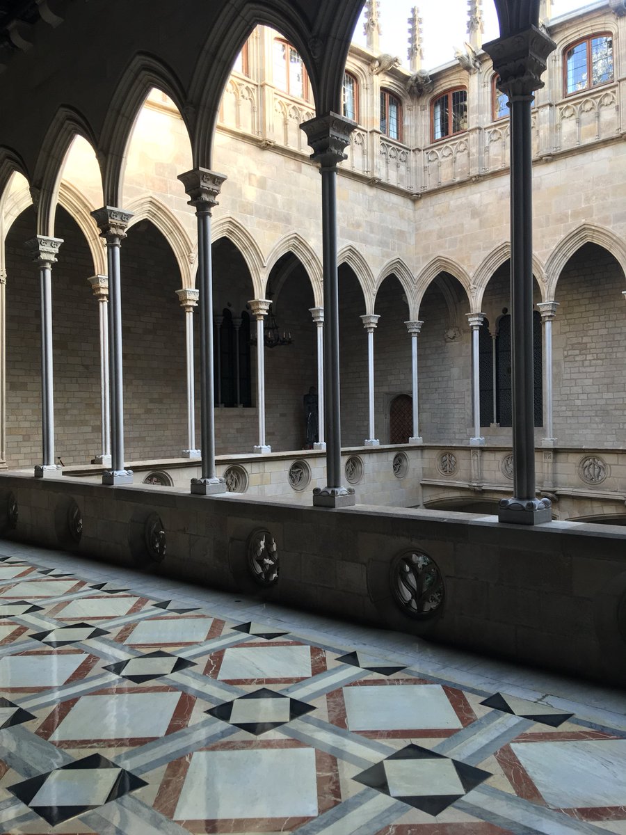 lluisgjulia's tweet image. Es fa estrany veure silenciós un espai que ha escoltat tantes paraules històriques. #compolin