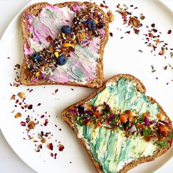 Almost too pretty to eat! Sprouted CA Style Bread (made with legumes &amp; pinto beans!) topped with cream cheese that has been mixed with turmeric, spirulina, and pitaya powders. #swoon 📷 Photo &amp; recipe from @bearnecessities___
instagram.com/p/Bh9ZjBgH6mA/…