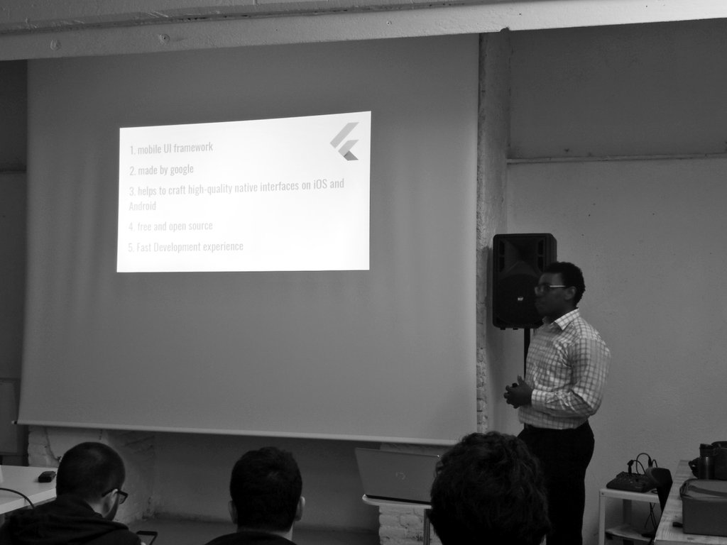 Ora il #TCS night prosegue con <a href="/ewilly1/">Wilfried Mbouenda</a> e la sua introduzione a <a href="/flutterio/">Check out @FlutterDev for the latest from Flutter</a> #flutter #dart