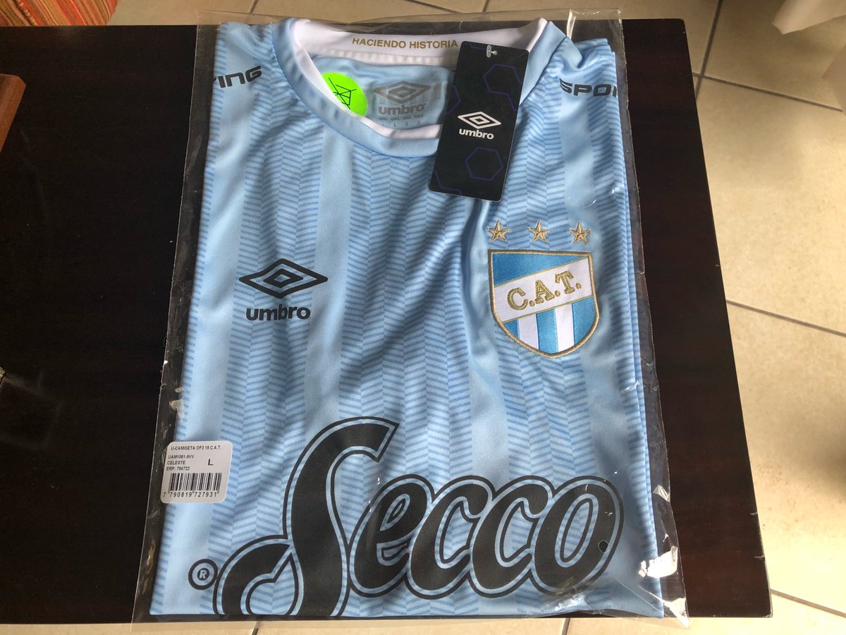 nicoyfederico_'s tweet photo. Los amigos de @UmbroArgentina me regalaron la nueva camiseta alternativa de Atlético y como estoy QUERENDÓN, procederé a sortearla. Para poder participar tienen que seguirme y hacer RT a este tuit. Hay tiempo hasta el jueves, cuando revuelva los RT y SEORTIEMO el o la ganador/a. https://t.co/nAwisavHM0