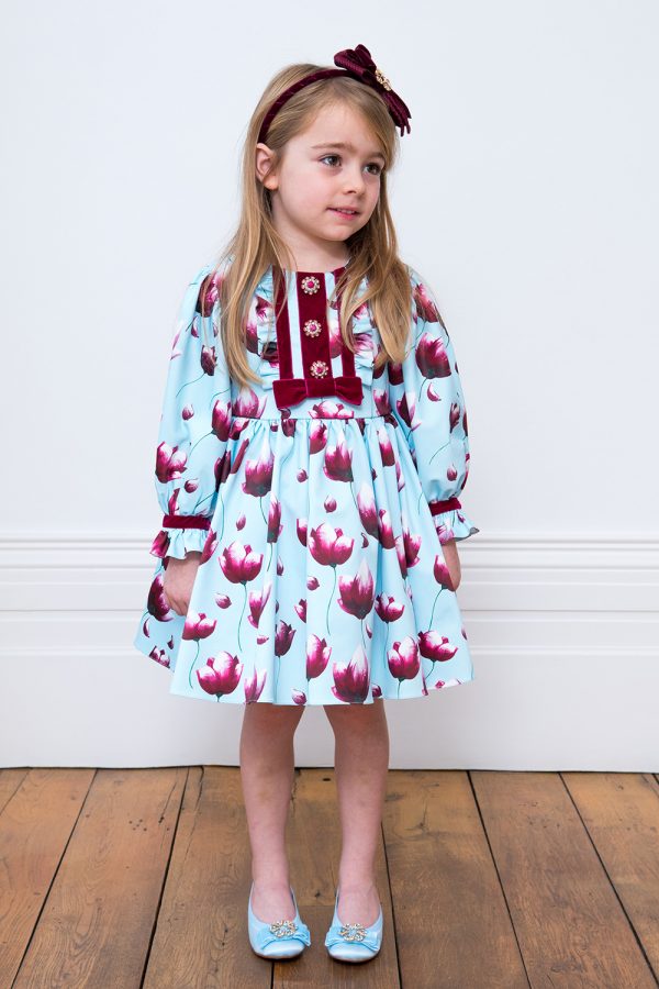 DavidCharlesCW's tweet image. Here at #DavidCharlesCW we love to see stylish young ladies enjoying life to the full 👗 Since tulips are known for their liveliness, our baby blue and pink tulip dress is sure to brighten up your angel's day 🌷 ow.ly/rLrq30jEUsA #SpringtimeElegance #TimelessTulips #Florals