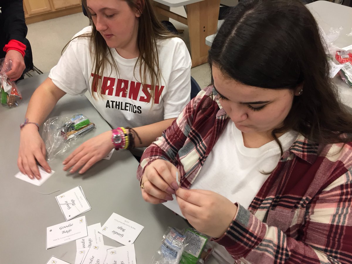 ConnerHSFCCLA's tweet photo. Thank you to everyone that helped us pack goodie bags for the Ronald McDonald House families! https://t.co/BQN9gXG6Hs