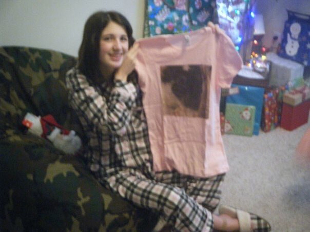 hollymarissa17's tweet photo. If you think your mom is extra, just remember my mom once got me a shirt with my pet rat on it #RIPLydia https://t.co/wvTraRBNlA