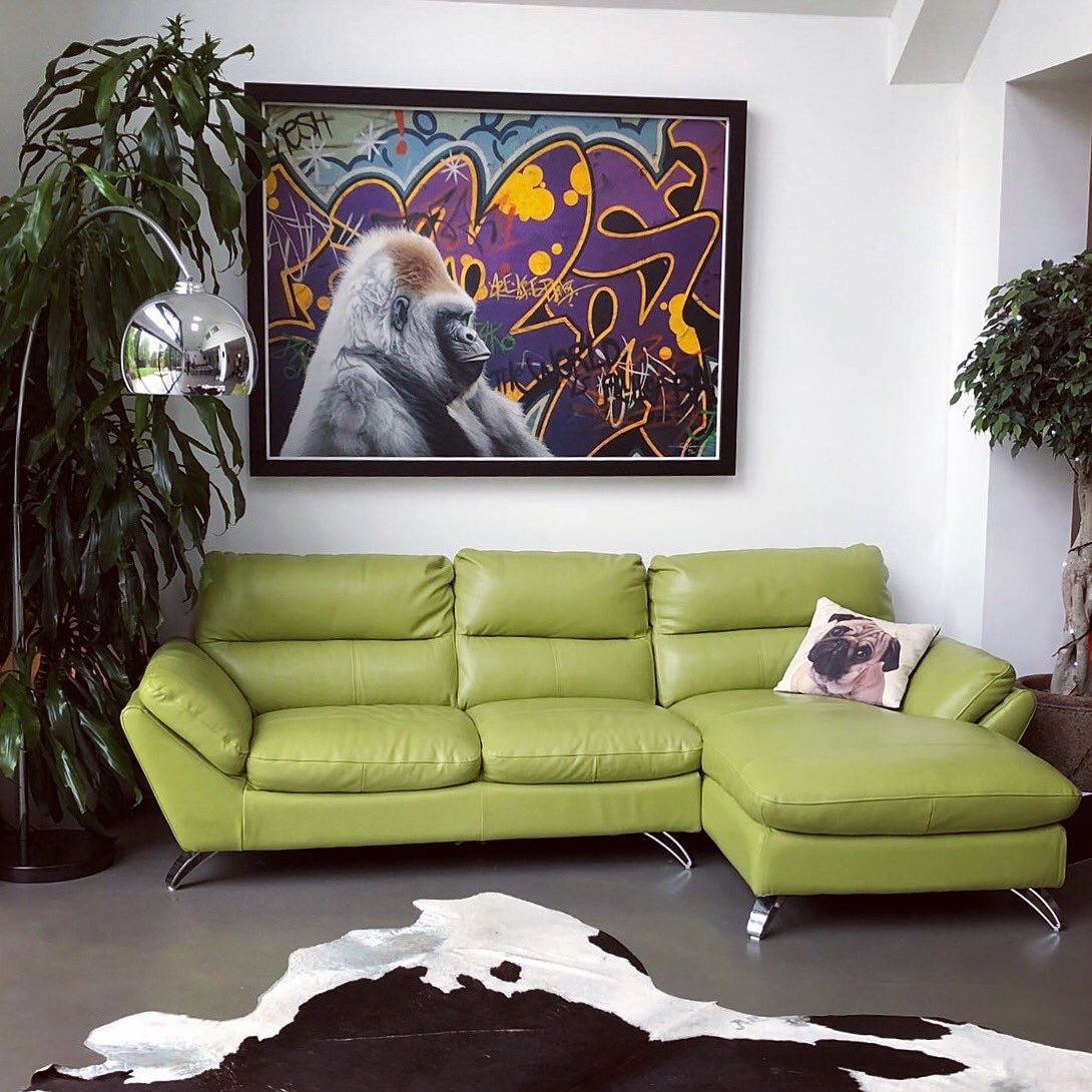bucksfineart's tweet photo. “Urban Gorilla” by Paul James looking stunning in its new home. Thanks for the image @montaguesart #insitu #silverback #roomsetting #statementpiece #urbangorilla #gorilla #graffiti #newhome #art #artistsoninstagram #picoftheday https://t.co/uz1zxuTw5l