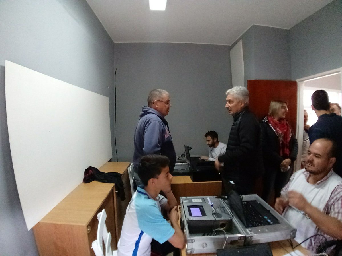 EmiBalbin's tweet photo. EL ESTADO CERCA TUYO
Estamos felices de ver que una gestión que hicimos junto con el Intendente @JoseLuisZara de @patagones_muni resultó en el provecho de los vecinos de un pueblo como Stroeder. Y no vamos a parar acá, porque ningún pueblo es muy grande o muy chico!!! https://t.co/iXfitzwQjJ