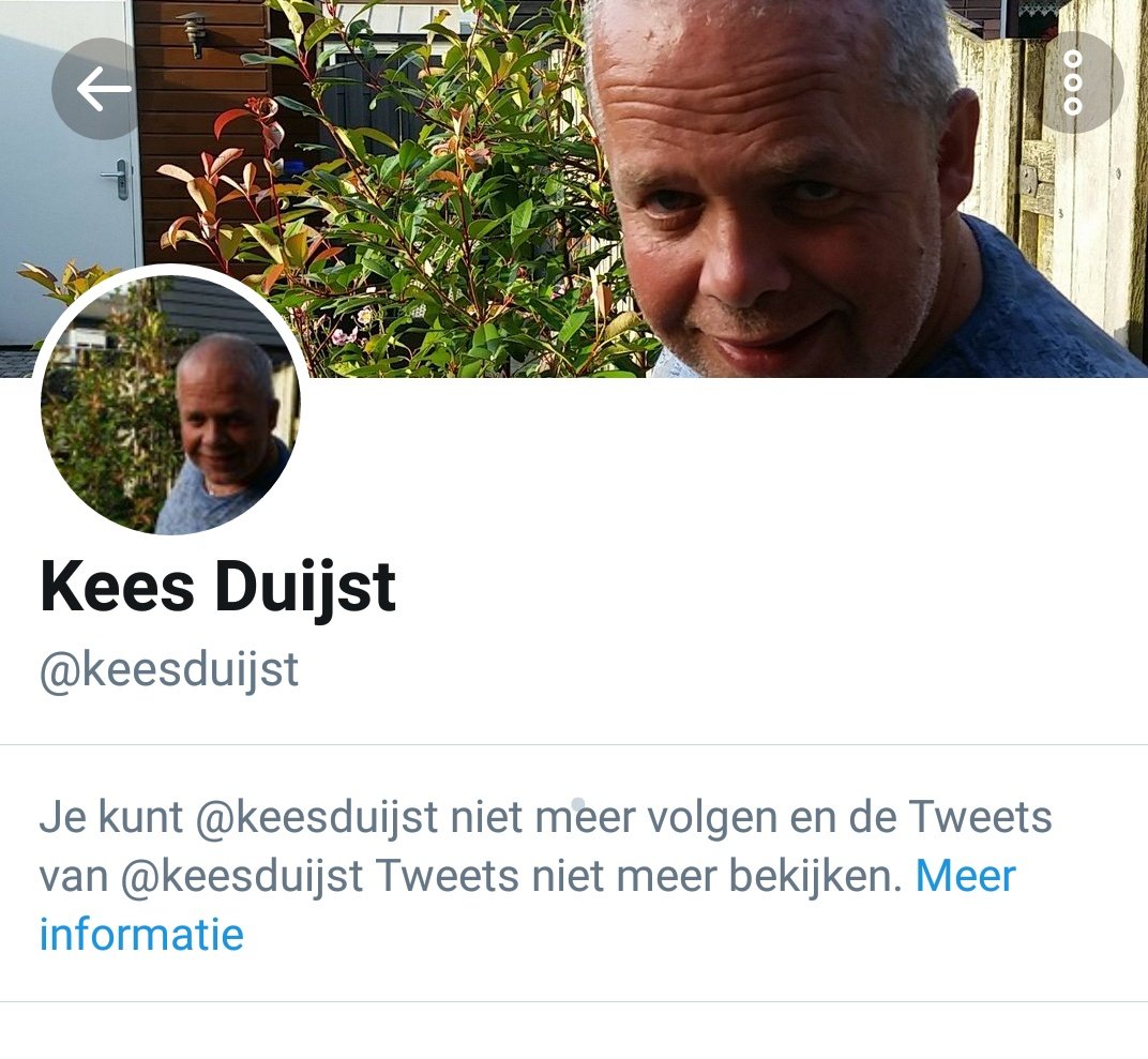 Jeroens_tweets's tweet photo. Haha, hoe simpel. Één opmerking over Twente en hoppa: geblockt. #FCTwente #keesduijst #sneutype https://t.co/aHtC0XQWju
