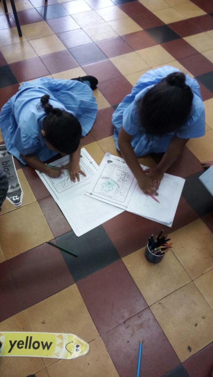randalur's tweet photo. La formación de valores y actitudes ha sido una de las finalidades principales de #PintaSeguro, obedeciendo a la necesidad no sólo de difundir conocimientos básicos sino también a la de formar a los nuevos ciudadanos del mañana. Pinta Seguro en el Kinder Lilia Ramos en San José. https://t.co/2Zb7LP6gLK