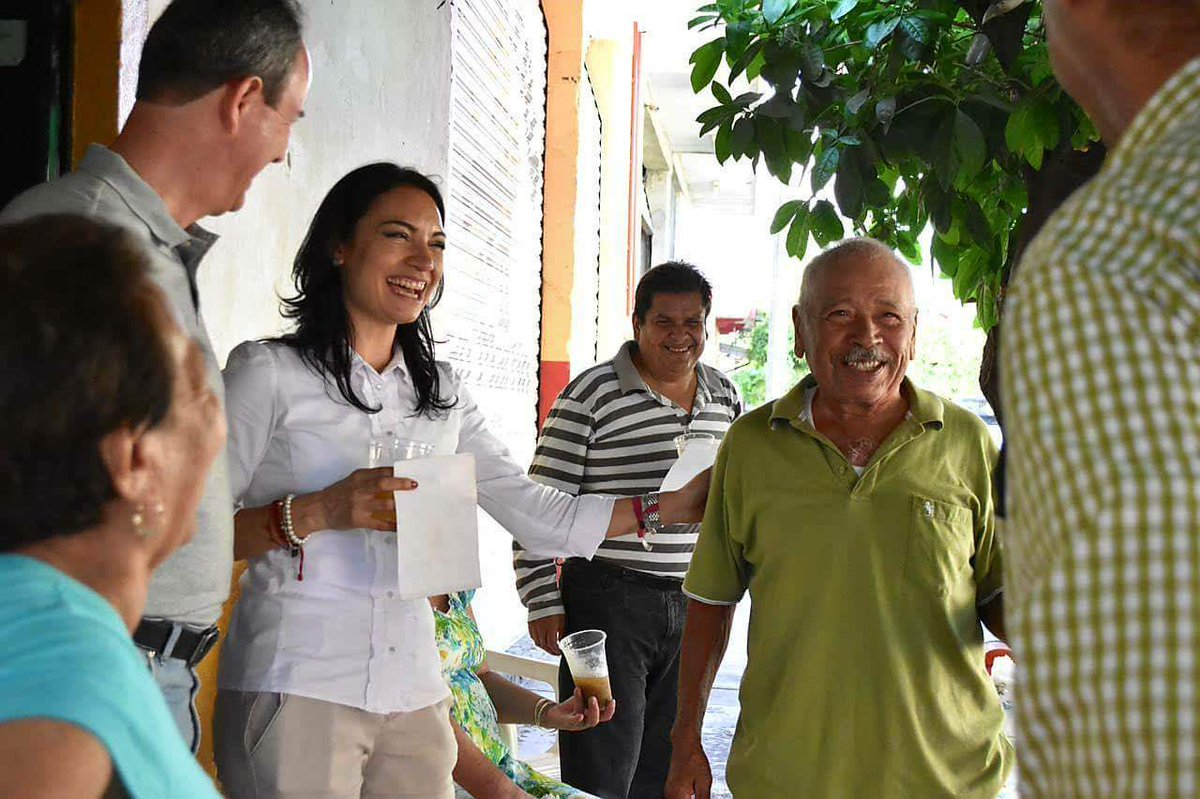 Mely_Romero's tweet photo. La magia de Comala está en su gente, en su hospitalidad y en su entrega. Caminar sus calles hermosas siempre es y ha sido una experiencia maravillosa.

#HagamosEquipo https://t.co/vEFUH8bq4X