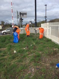Thanks to <a href="/kevinhollinrake/">Kevin Hollinrake MP</a> - <a href="/networkrail/">Network Rail</a> clearing up #Malton level crossing <a href="/NortonOnDerwent/">Norton on Derwent</a> <a href="/RyedaleDC/">Ryedale DC</a>. The problem is due to irresponsible members of the public who chose to #litter our (their) community but authorities must do their bit. <a href="/KeepBritainTidy/">Keep Britain Tidy</a>