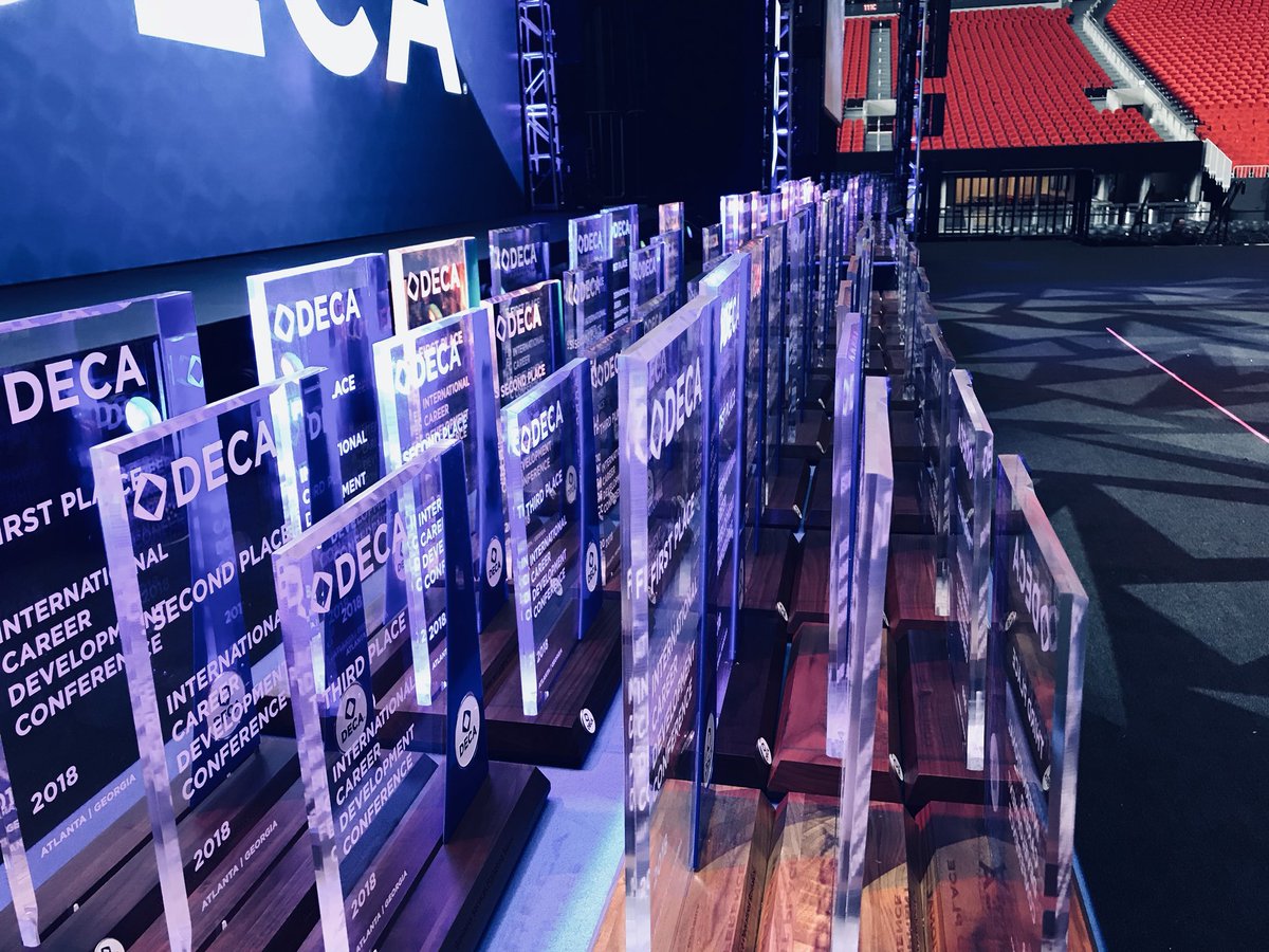 The stage is set and ready for the Grand Awards Session!

Who is ready to take home some #DECAGlass? #DECAICDC 🔷🏆