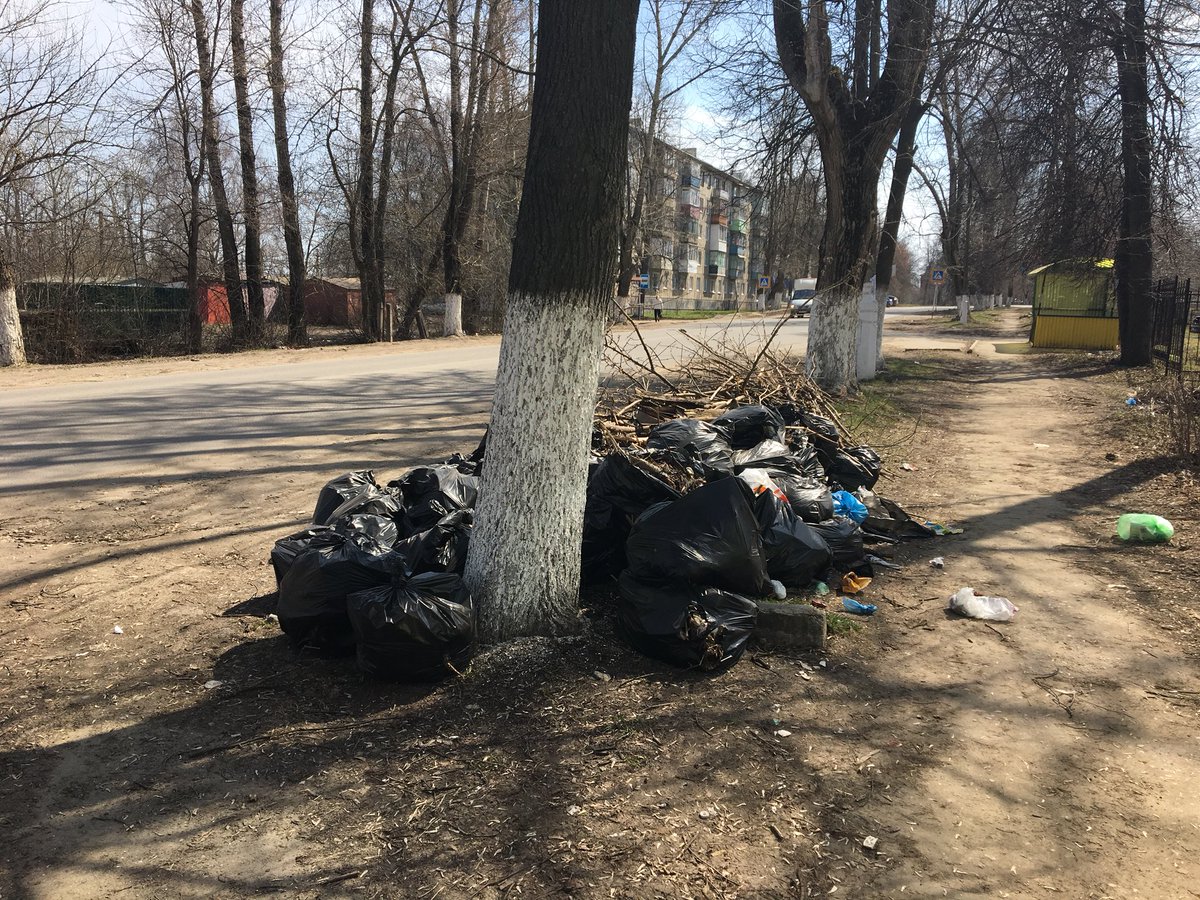 Субботник прошёл , а мусор остался ..... весь город в мешках .
Дай бог к следующему субботнику бы вывезли.. @Ruslan_Butov <a href="/Tularegion71/">Правительство ТО</a> <a href="/myslo/">MySLO.ru | Тула</a>