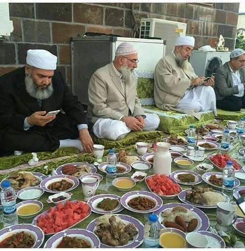 beyceli56's tweet photo. Hepimiz Biliriz, Bir Deyimimiz vardır,
"Lahana Tarlasından Manda kalsın, Hoca'yı çıkarın" deriz ya,
Aç insanlara Şükretmeyi öğreten Hoca'lar. 
Sözde aynen bunun için söylenmiş sanki ... https://t.co/QfuEQ68PUZ