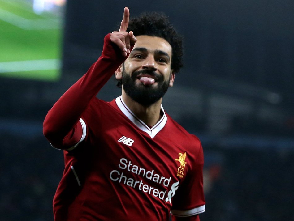 SportsCenterBR's tweet photo. Dos destaques da Champions, quem merece mais a Bola de Ouro? 

🔁 Salah
❤ Cristiano Ronaldo https://t.co/YSMlRhRGx7