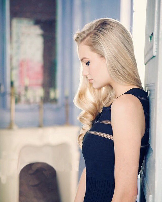amy_manford's tweet photo. Honoured to be asked to sing at tomorrow’s ANZAC Day Dawn service commemorating our servicemen and women. It will be a memorable morning especially with HRH Prince Harry and Ms. Meghan Markle in attendance. 🇦🇺🇳🇿🇬🇧 #Lestweforget https://t.co/Vedl9zdiFq