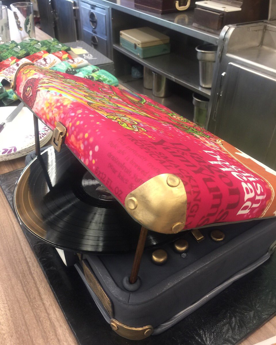 dogfishbeer's tweet photo. This is - without a doubt - the most badass cake we’ve ever seen!!!! Mad props to Victoria G. and her skills ... we 💓 it so much!!!! 🎂 #offcentered #DragonsAndYumYums https://t.co/t63D1KqS7a
