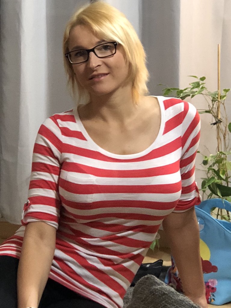 BettieBallhaus's tweet photo. Jungs, Sweet-Sophie28 in meinem Wohnzimmer 😜😜😜 #bettieballhaus #65h #smartporn #sexy #erotik #boobs #blond #blondhair #girls #big7 https://t.co/fstfqueGJ4