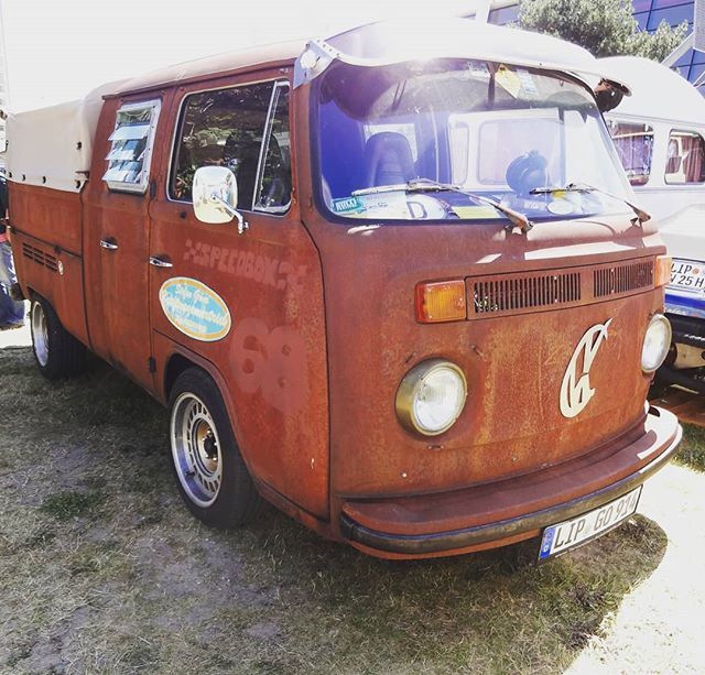 xibalba01's tweet photo. very cool #VW #T2 #crewcab ๐๐ค
#
#Bulli #aircooled #volks #vwbus #bus #vwbulli #kombi #vwkombi #instavw #vwallday #vwforlife #vwlovers #vintage #Oldtimer #fehmarn #midsummerfestival #bullifestival #bullitreffen #stance #baywindow #rustisnotacrime #rusโฆ https://t.co/cI6gJENFYV https://t.co/UduIR8CEuA