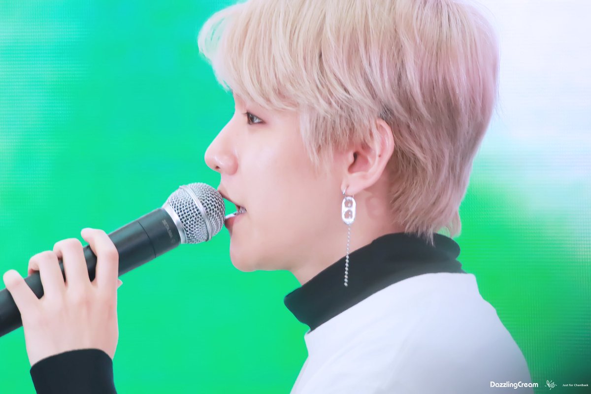 #BAEKHYUN #백현 180422 
Don't RE-UPLOAD，edit，erase logo or use our photos in business way thx！Our Weibo：DazzlingCream
Large Photo plz check the link：dazzlingcream.lofter.com