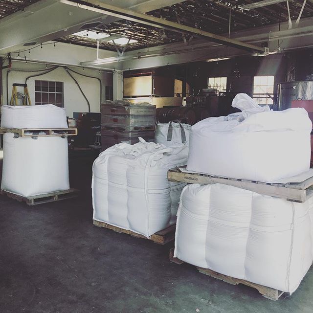 OregonGrain's tweet photo. Putting the “GRAIN” in Oregon Grain Growers Brand Distillery. #clubwheat #HardRedWheat #whitecorn #whiskey #bourbon #grain #vodka #gin #pendleton #oregon https://t.co/Ub3k0rhkSQ https://t.co/PeoXbNwsyX