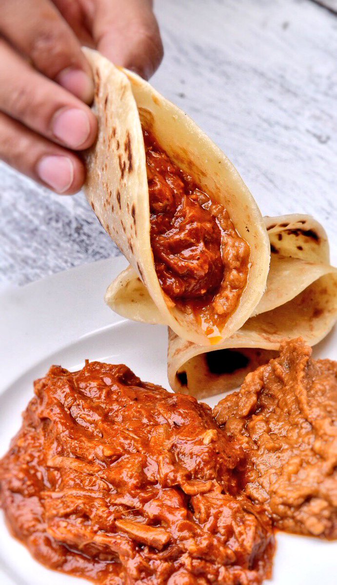 ¿Ya les había platicado de la Carne con chile sonorense?; esa con tortillas de harina fritas en manteca de res y con frijoles envenenados, con manteca de cerdo...¿no? 🌶

Bueno, pus’ay tienen de que #SonoraSabrosa 🤤
