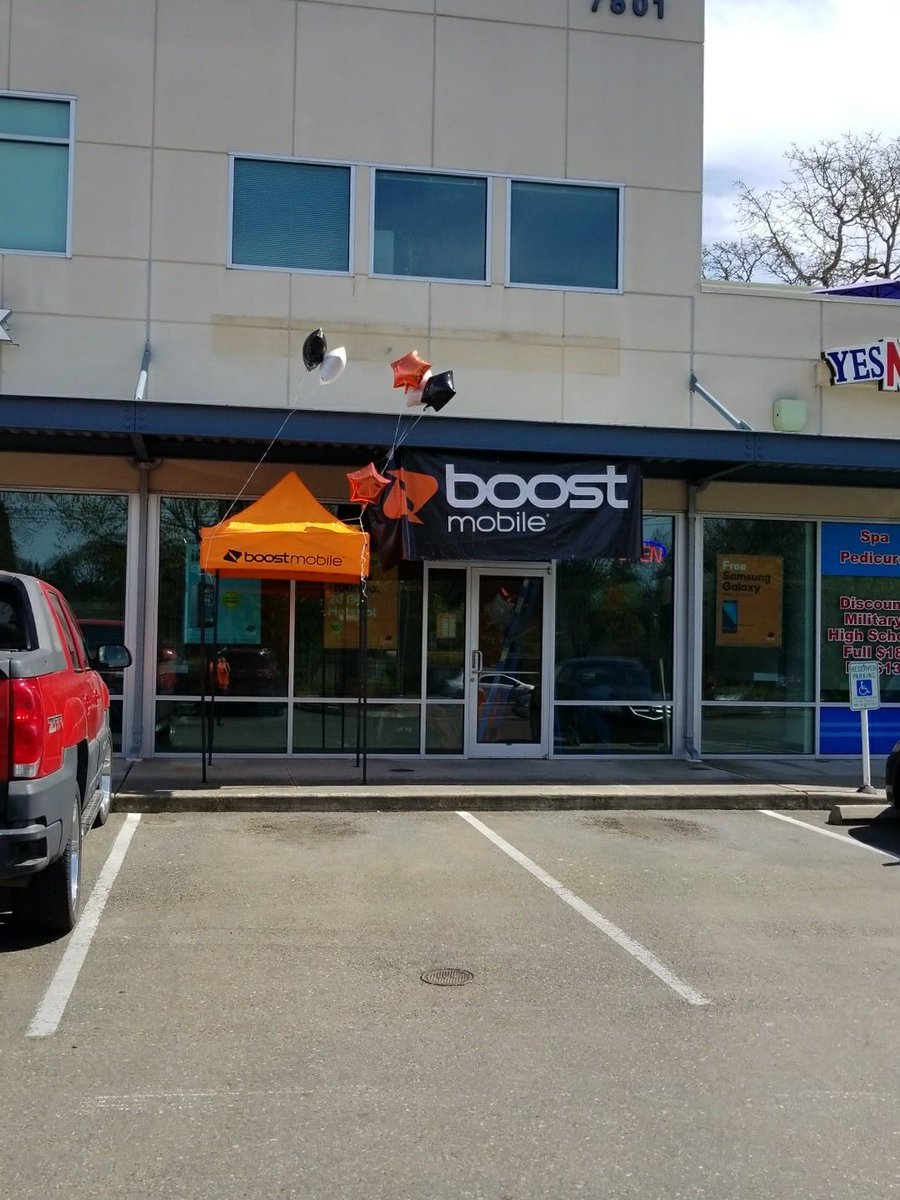 TareeVIP's tweet image. Opening Day...Sasquatch Mobile Lakewood #vipwireless #boostmobile #PNWBoost @DaveBerginVIP @VIP_RealEstate_