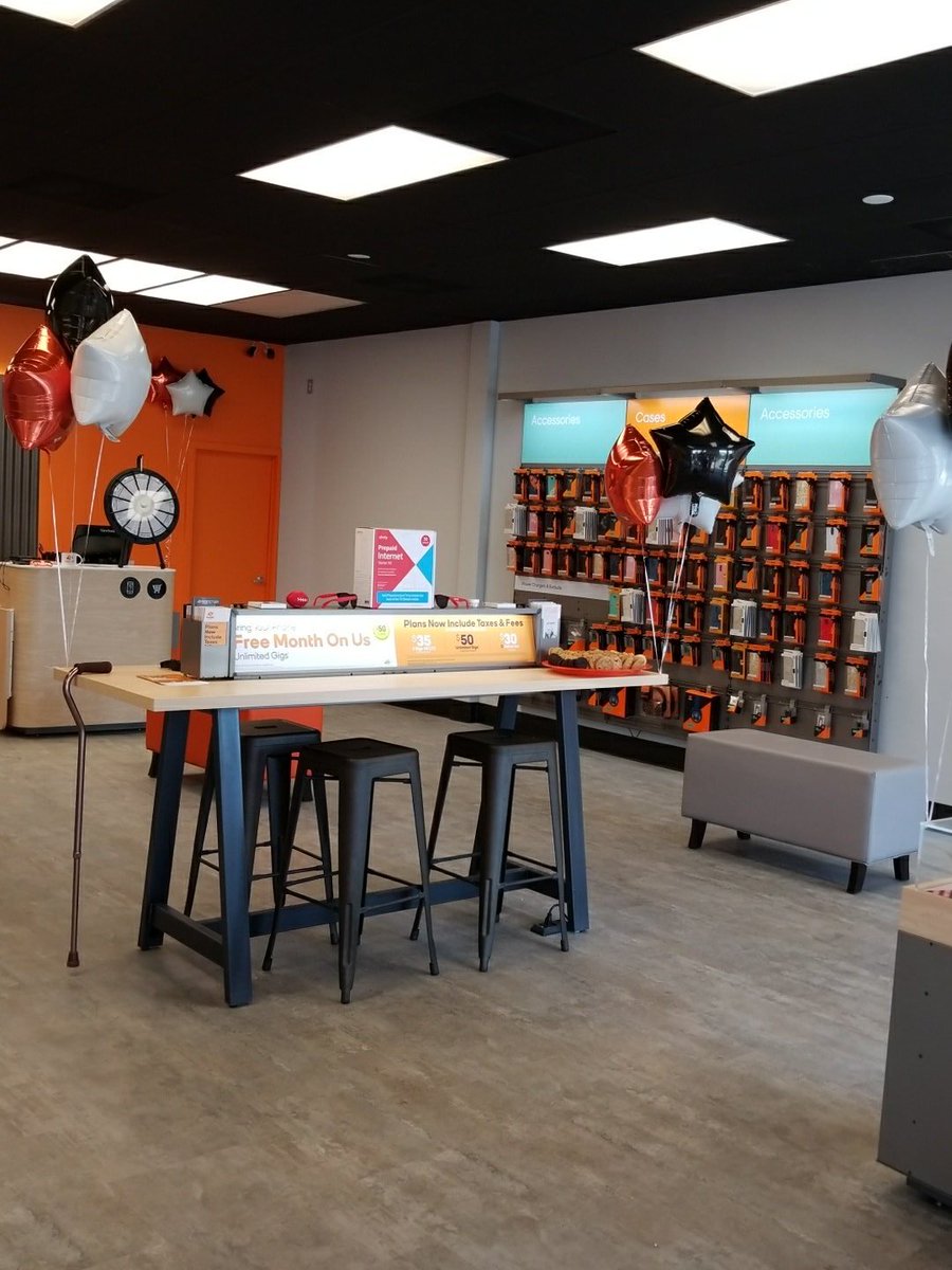 Opening Day...Sasquatch Mobile Lakewood #vipwireless #boostmobile #PNWBoost <a href="/DaveBerginVIP/">Dave Bergin</a> <a href="/VIP_RealEstate_/">VIP Real Estate</a>