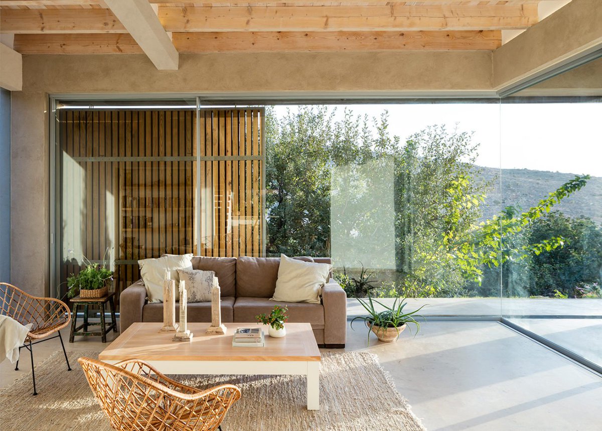 JuliaFKeyes's tweet image. Nature serves as a nice backdrop in this #luxuryhome. #coolhomes  cpix.me/a/45089261