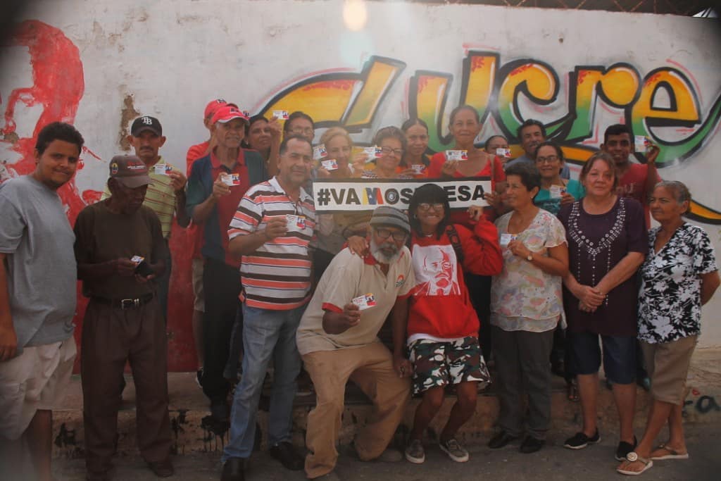 MConuco's tweet photo. #VamosPaEsa con @nicolasmaduro porque nosotros somos la esencia del pueblo, nosotros amamos de verdad a nuestra patria y nos sentimos identificados con las luchas del pueblo, porque ¡CON EL PUEBLO TODO, SIN EL PUEBLO NADA! #JuntosTodoEsPosible  #movimientoconuco https://t.co/4U2mEeCEdc