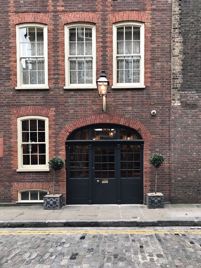 _Nathan_Lewis_'s tweet photo. Stepped behind this Georgian facade today for a glimpse into @BattyLangleys Luxury hotel. I cannot wait to come back 💤 #TravelTuesday #LuxuryHotels #London #Travel #BoutiqueHotels #BattyLangleys https://t.co/Orml1LxzRX