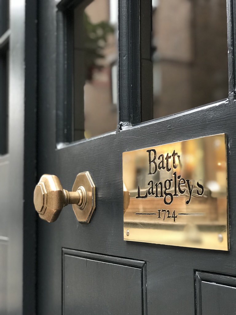 _Nathan_Lewis_'s tweet photo. Stepped behind this Georgian facade today for a glimpse into @BattyLangleys Luxury hotel. I cannot wait to come back 💤 #TravelTuesday #LuxuryHotels #London #Travel #BoutiqueHotels #BattyLangleys https://t.co/Orml1LxzRX