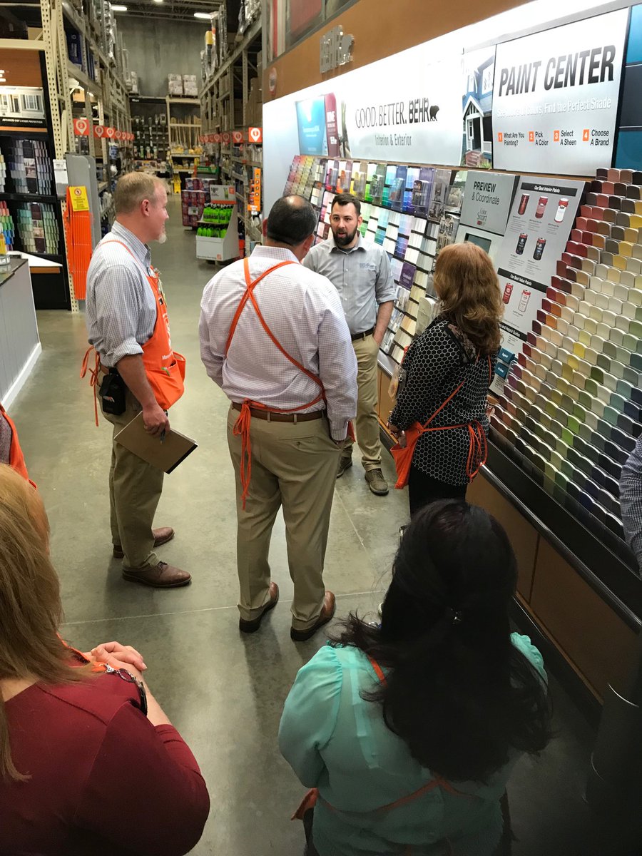 DS Jan and Chris with Behr talking paint and new products with Hector @THDBecky31