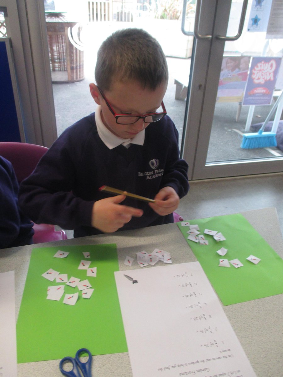BeaconAcad's tweet photo. The Year 1 pupils had to share carrots into Mr. McGregor's two vegetable patches to find half of a quantity.
#Maths #ContextLearning #PeterRabbit https://t.co/m5Z2545H52