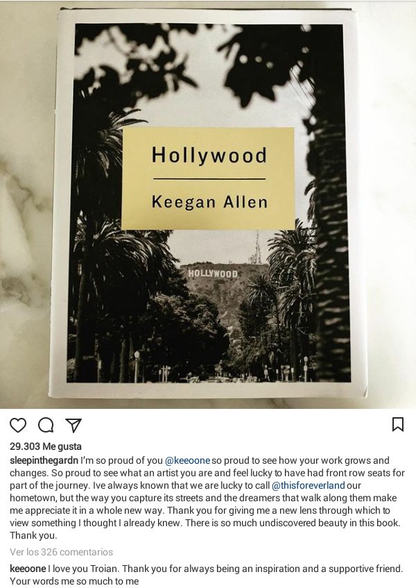 PLL_random's tweet image. Troian ya tiene su copia del nuevo libro de Keegan #Hollywood #Treegan