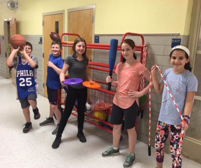 ChathamPark_ES's tweet image. Student voices were heard!  The 5th grade Bulldog Ambassadors listened to their peers desire to have more recess equipment, proposed the idea during a monthly meeting, and organized the materials when they arrived. #CPPRIDE
