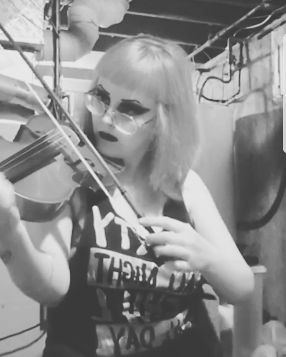 GinaVonGore's tweet photo. Practicing my violin 🎻 💖 👽 🎶 #beginner #music  #instrument #classical #teachingmyselfviolin #violin #girlswhoplaymusic #inkednpierced #gametattoos #zeldatattoos #navitattoo #navi   #dyedhair #ganjagirls #ginagore #ginavongore #hellodahmer #blackandwhite #gothgirl #gothmakeup https://t.co/VVgf8n3Wni