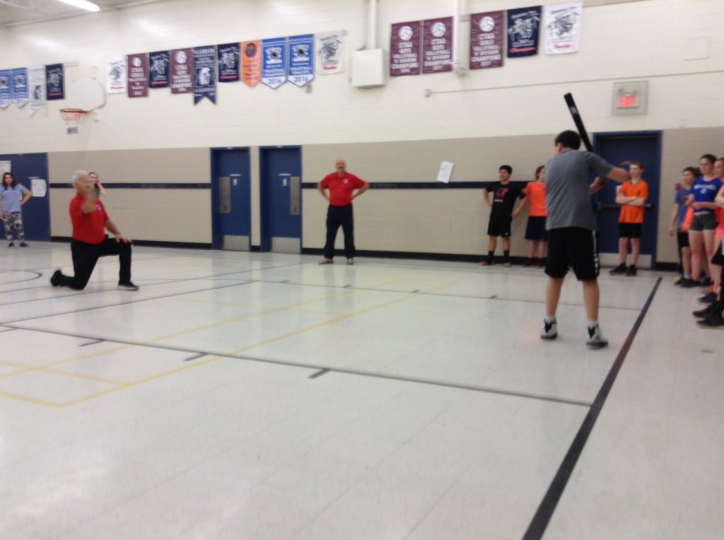 scmsclass's tweet photo. Playing an engaging game of modified baseball in the gym...hitting and fielding! @StMiWdstk @LDCSB_HPE_Rec @BaseballOntario @Woodstock_WMBA https://t.co/hfR6Sm2rVO