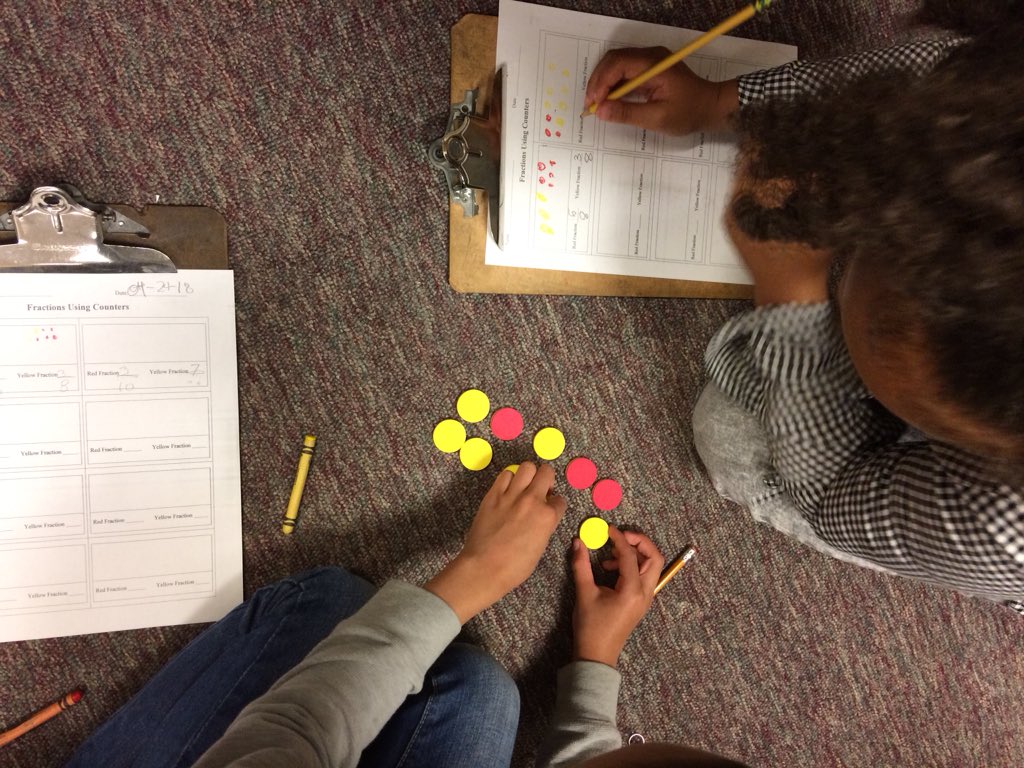EmanuelTorralba's tweet photo. Exploring fractions in a set @bakerelembears #JustCounters #SimpleButFun #HandsOn https://t.co/wzDkQD0X3G