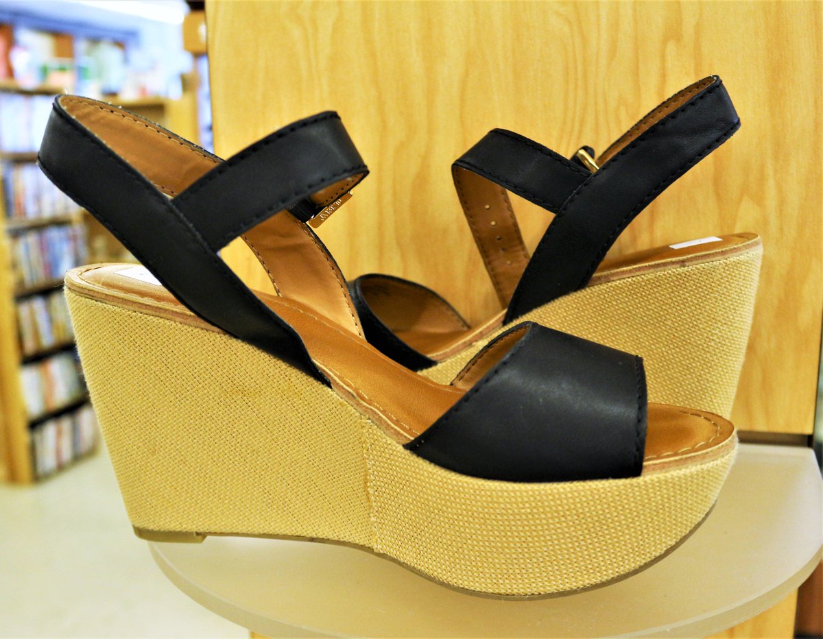OH_OppShop's tweet photo. Is your shoe obsession breaking your budget? Not anymore! We have all sizes, many colors, and your favorite brand names!

#ShopOppShop #ShoeLover #BerksCounty #CharityShop #Shoes #ReadingPA https://t.co/jlSlPak1KU