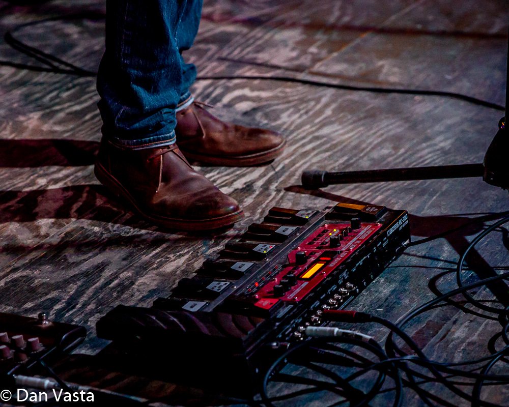 79Aspen's tweet photo. Johnny Cooper performing at the @tuningoutcancer event @RiverRdIceHouse First time seeing a performer put together songs using loops. Really enjoyed his set. Mic's always get in the way. With Johnny it was times two! #tuningoutcancer #CampDiscoveryCancerCamp #johnnyrcooper https://t.co/2WDnQ2B8qR