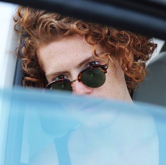 Vive tu aventura en compañía de tus #24SevenSunglasses.
 •
 •
 •
 • #model <a href="/manuvap/">Manuvap</a> #photographer <a href="/georchramos/">George Ramos</a> •
 •
 •
 •
 • #waytolivelife #trendy #moda #glasses #opticaliasangabino #eyewear #glasses #gif #gafas #loveit #love #cute #madrid #cool #👓