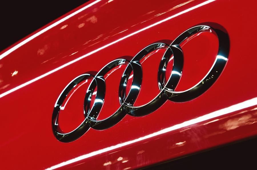 Recall alert! #Audi is recalling over a million vehicles due to the coolant pump overheating. A failing coolant pump can cause the engine to overheat and possibly start a fire. Replacement parts will not become available until November 2018. buff.ly/2JpJmFl