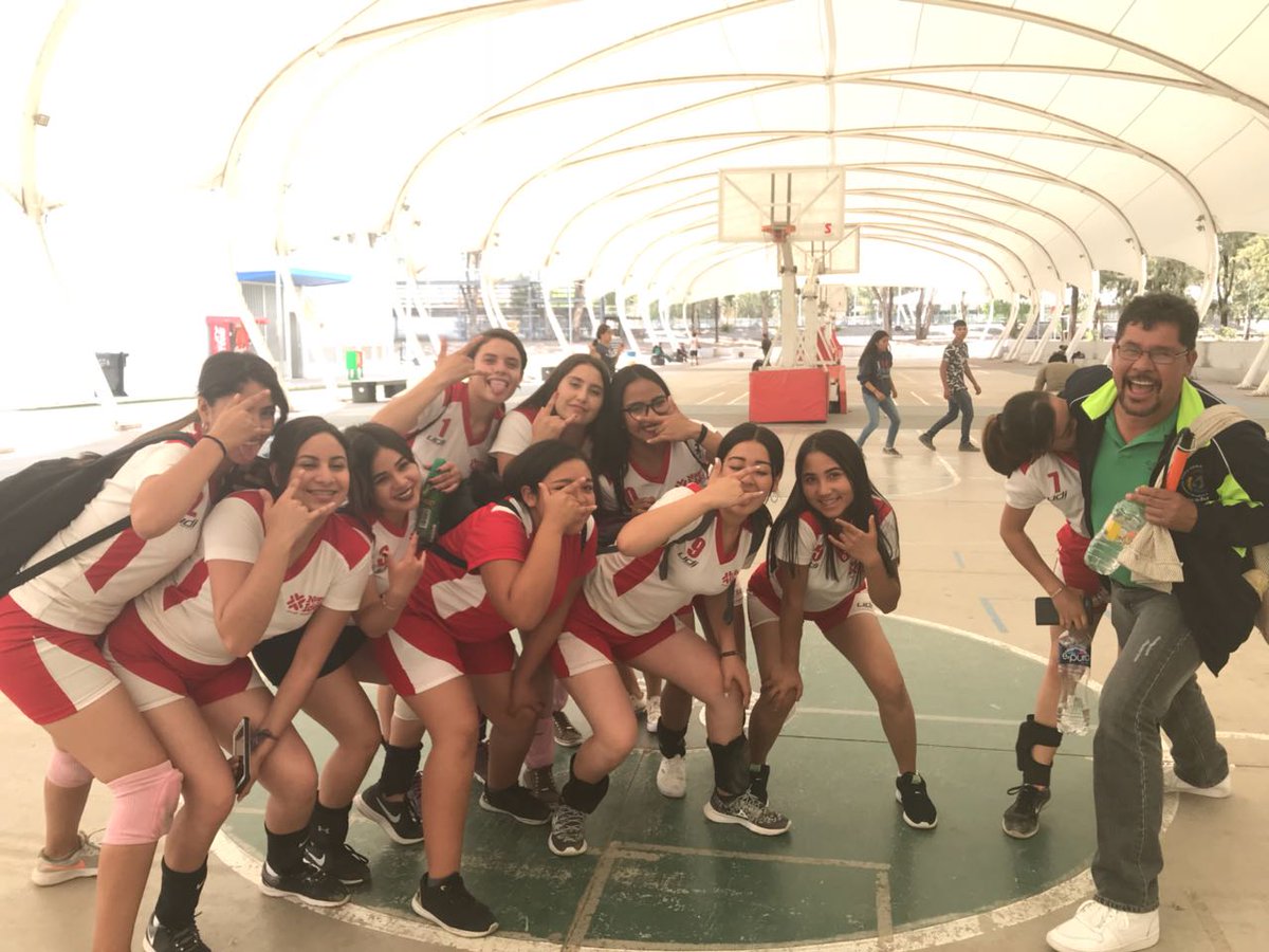 COBAEDNI's tweet photo. #Durango (Durango) #Intercobaed2018 #Segundolugar #EtapaEstatal 
La educación es mucho más que transmitir conocimientos... @ismaelpalacin.
Enhorabuena a nuestro selectivo de voleibol por su segundo lugar estatal en el encuentro deportivo y cultural Intercobaed 2018 https://t.co/gfsLItImBa
