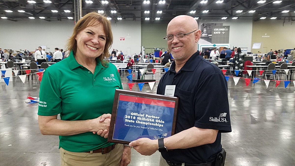 AuburnCareerCen's tweet photo. Our Patient Care Instructor, Chris Tredent, presented Our EMS instructor, John Blauch, with this official partner recognition for being a contest coordinator @SkillsUSA Ohio. Great job! #CareerTech https://t.co/3wDI6HWHAm