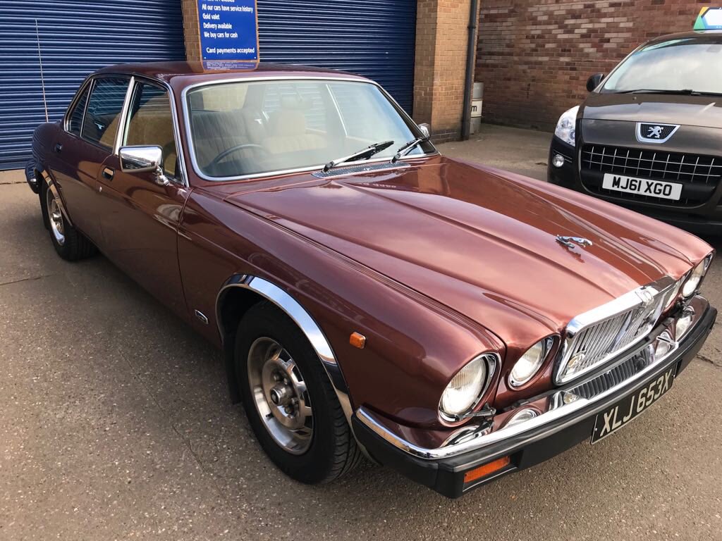 Take a look at our beautiful Jaguar XJ6 Series 3 4.2 Fully restored in 2009 to this high standard this is a true British Classic #Jaguar #Jag #Series3 #British #Classic #Cultcar #4.2 #carforsale #motorhappy #usedcars #XJ6 @JGdirectcars @tweetuk