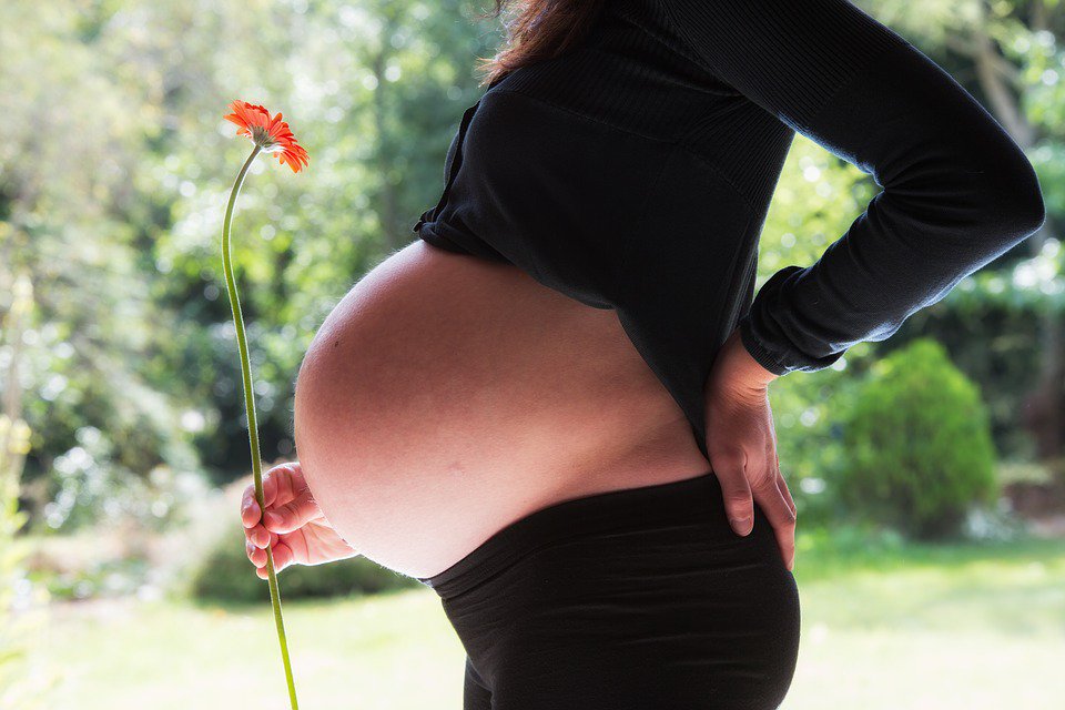 HerResearchCT's tweet photo. Moms to be in the Hartford area, we have a study for you!
More info: https://t.co/JPdeR6szDW

Are e-cigarettes (vaping) safer or more harmful than smoking cigarettes during pregnancy?  

Compensation included.

Email: researchforher@uchc.edu

Text: (860) 470-4735

#momtobe 
#baby https://t.co/lmXzRyLih1
