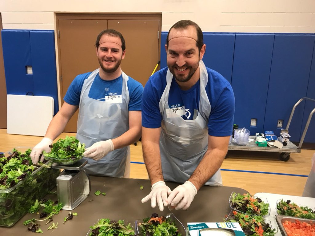 MetroMinistries's tweet photo. What a great group! RT @LightningFDN: Members of the @TBLightning staff spent their morning volunteering @MetroMinistries as part of this week’s #DoGoodTuesday outreach! https://t.co/Ncnz9kEyTH