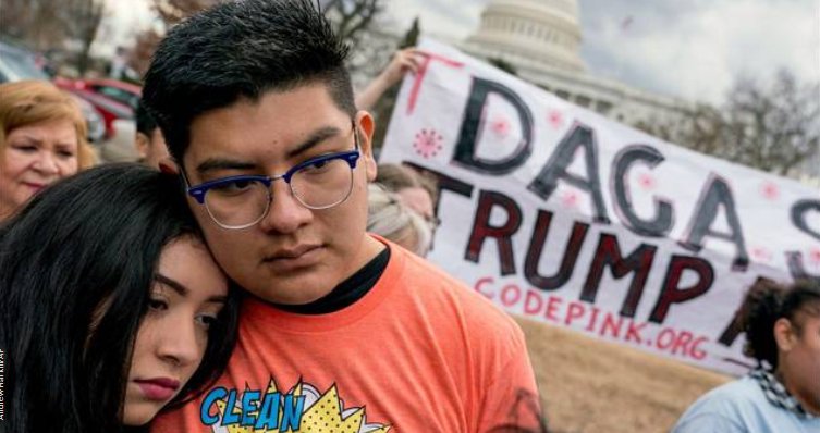 #BREAKING Judge orders reopening of DACA after 90-day delay bit.ly/2KeOIEe https://t.co/AySZtLb9Wm