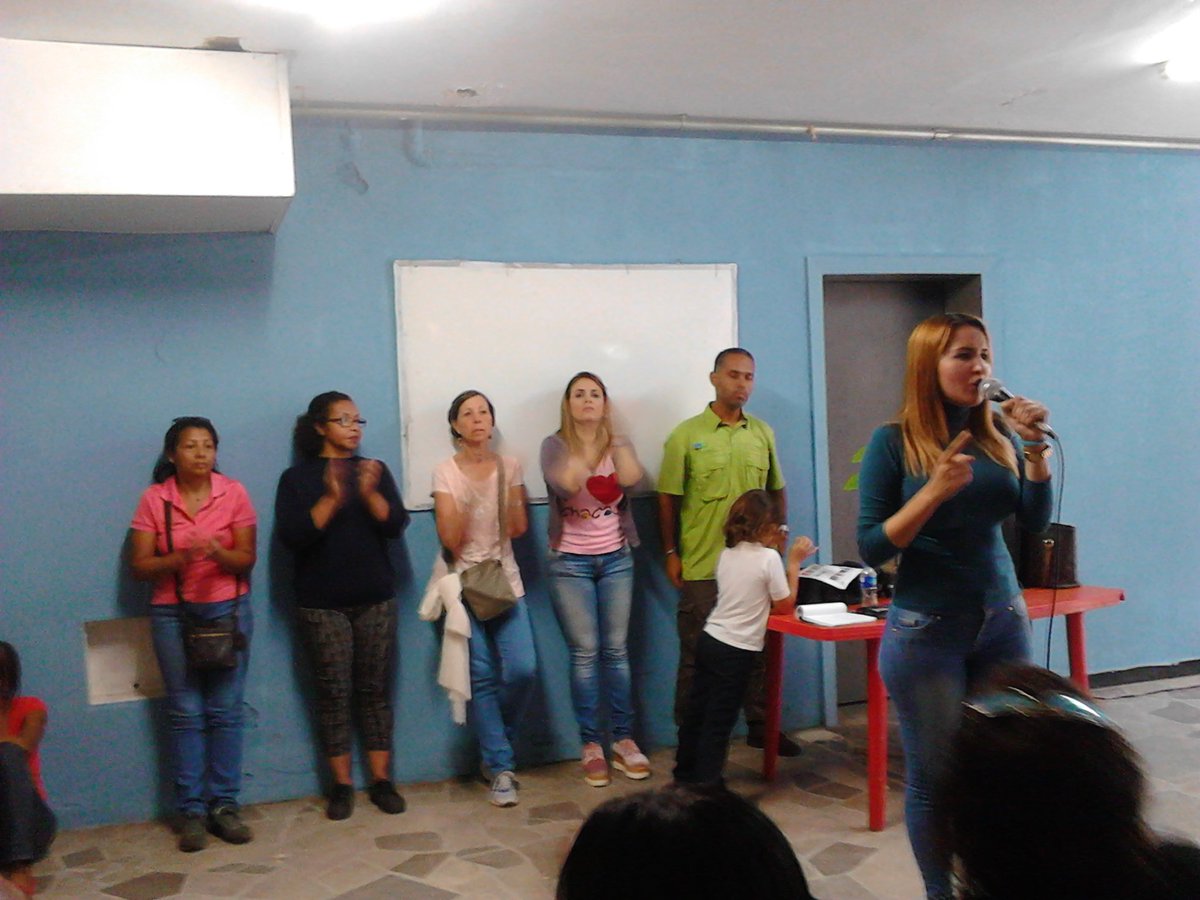LaAranera's tweet photo. Reunión Agroalimentaria comuna #Apacuana parroquia Leoncio Martínez contamos con la grata visita d las candidatas al CLEBM circuito 3 estado Miranda por GPP @FrancisHerr3ra y @cdanelly donde brindaron palabras muy alentadoras con miras al 20M @HectoRodriguez #JuntosTodoEsPosible https://t.co/OYVtvprqRa